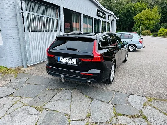 Volvo V60 2021 photo 3