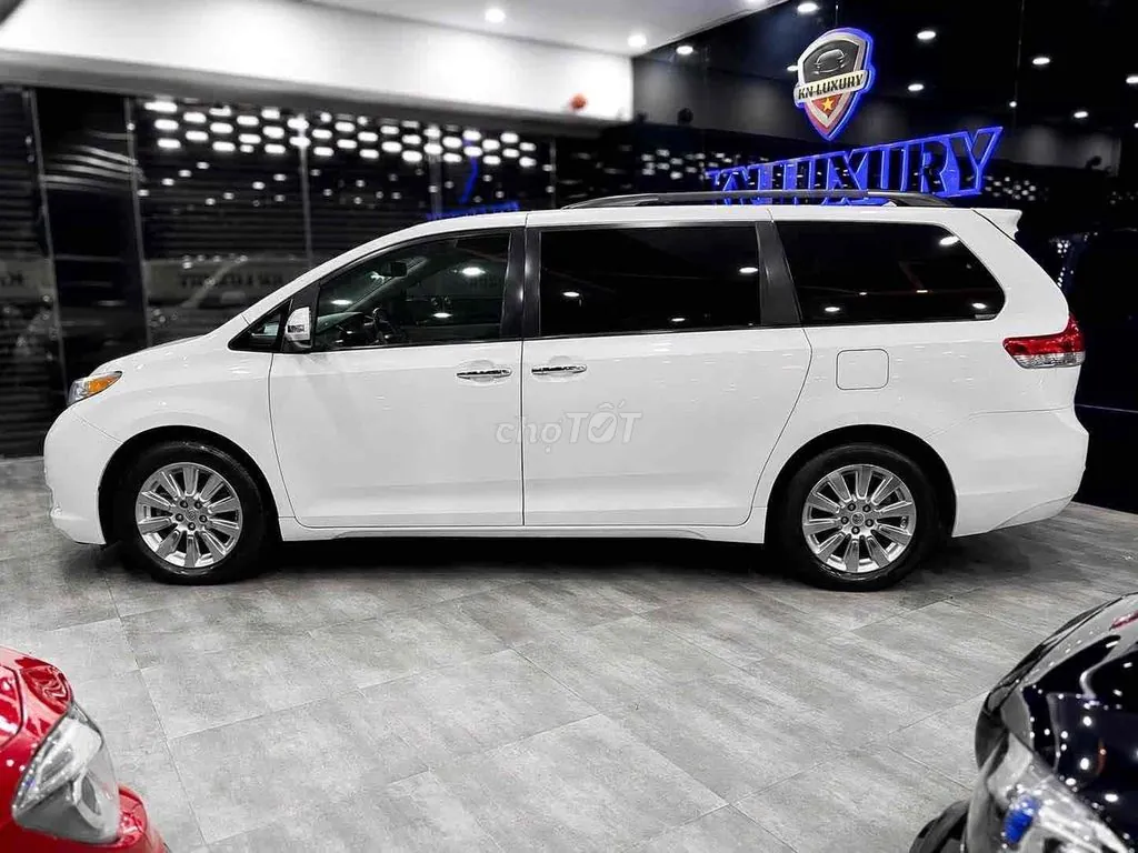 Toyota Sienna 2015 photo 5