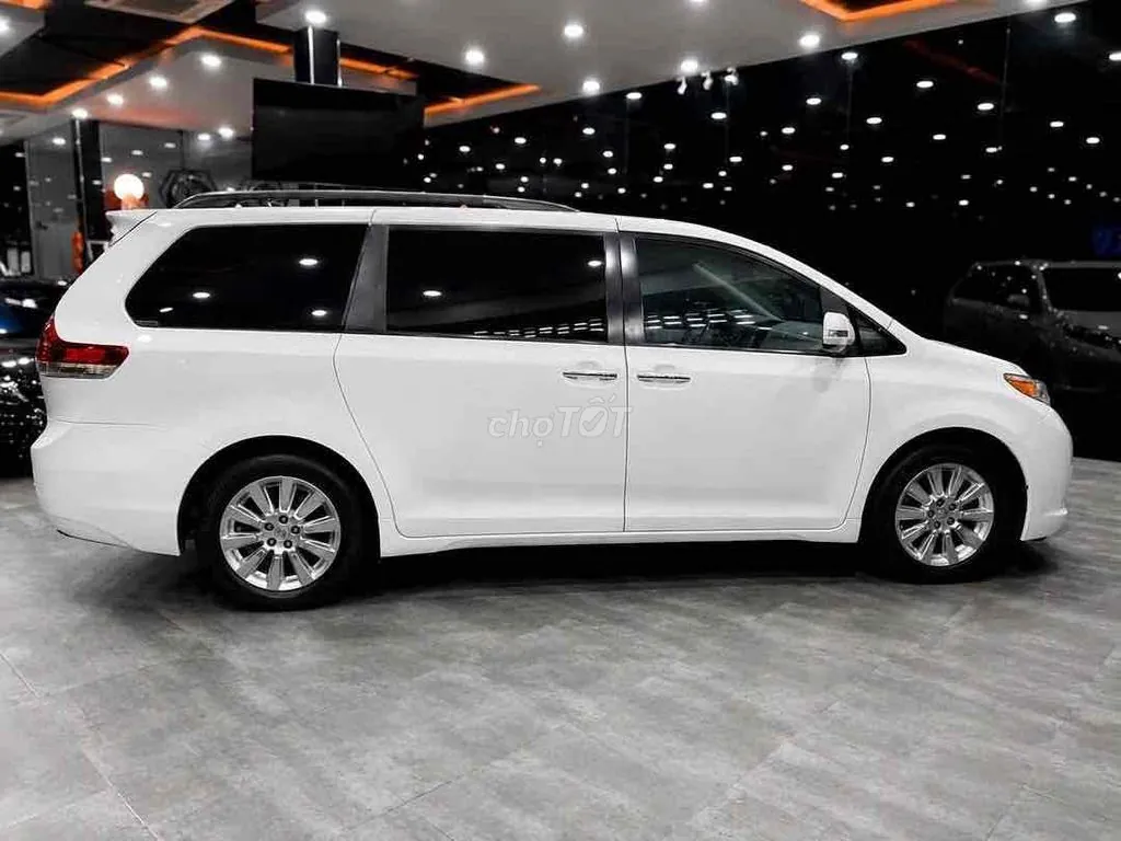 Toyota Sienna 2015 photo 4