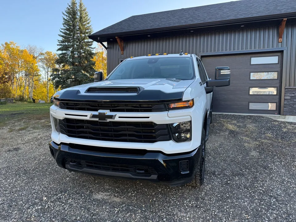 Chevrolet Silverado 2500 2024 photo 2