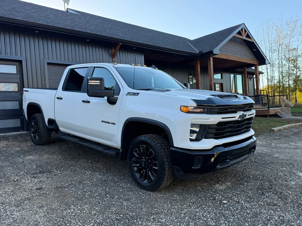 Chevrolet Silverado 2500 2024 photo 3