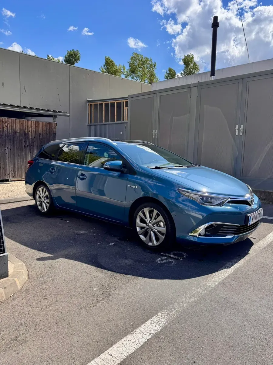 Toyota Auris 2016 photo 3