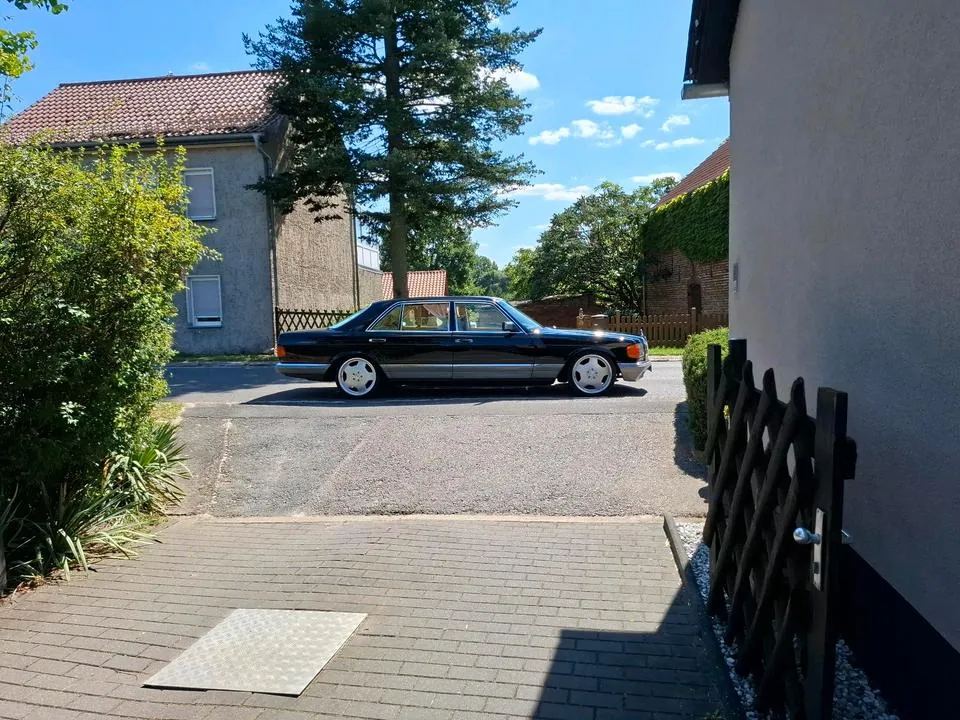 Mercedes-Benz W126