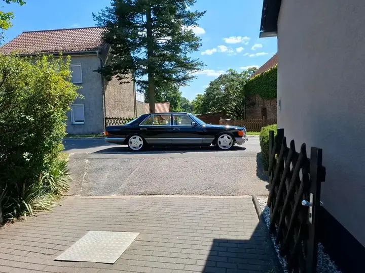 Mercedes-Benz W126