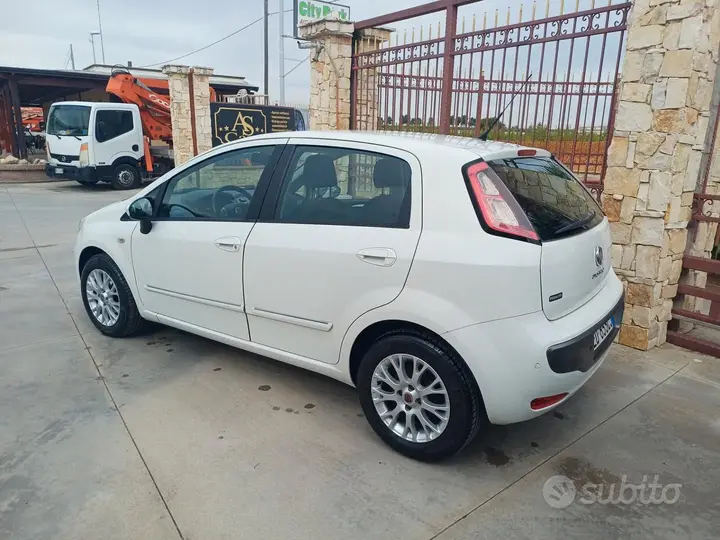 Fiat Punto Evo 2011 photo 3