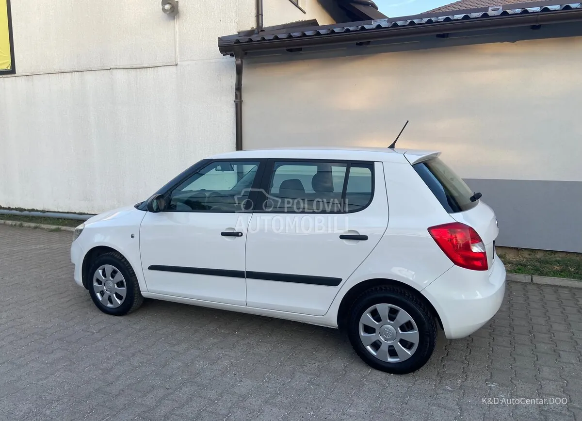 Skoda Fabia 2011 photo 4