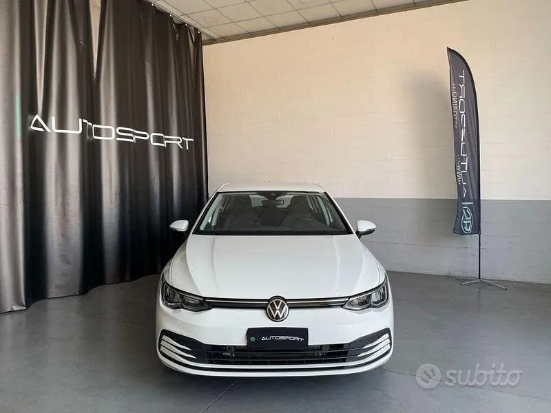 Volkswagen Golf 8 2024 photo 2