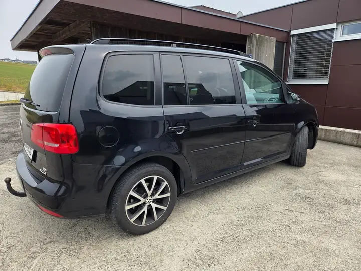 Volkswagen Touran 2014 photo 2