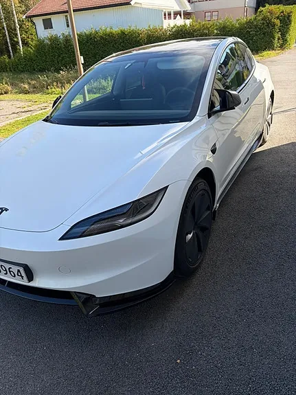 Tesla Model 3 2024 photo 2