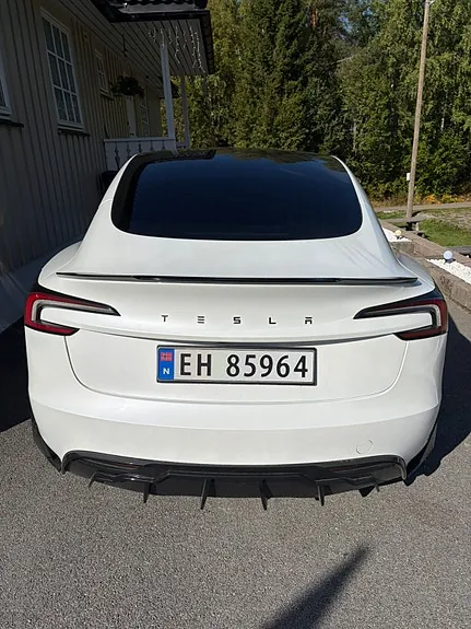 Tesla Model 3 2024 photo 5