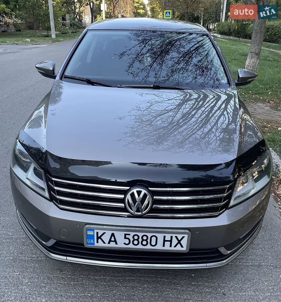 Volkswagen Passat 2011 photo 2