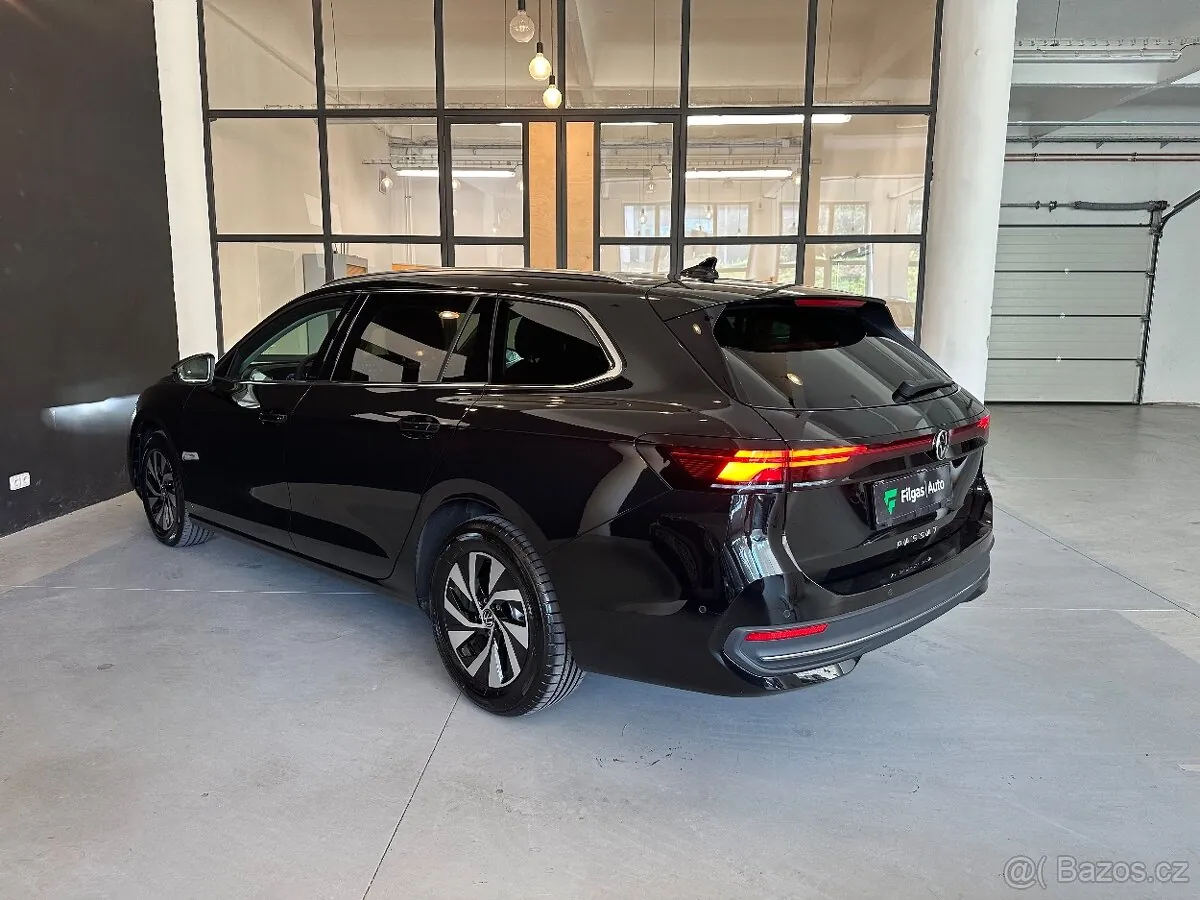 Volkswagen Passat Variant 2024 photo 4