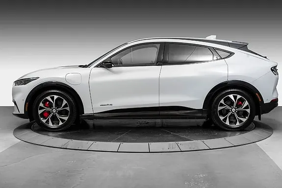 Ford Mustang Mach-E 2022 photo 2