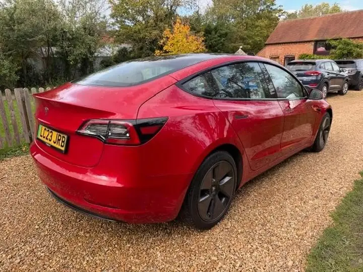 Tesla Model 3 2023 photo 2