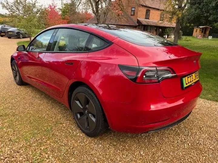 Tesla Model 3 2023 photo 3