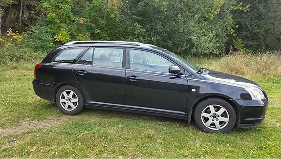 Toyota Avensis 2004 photo 2