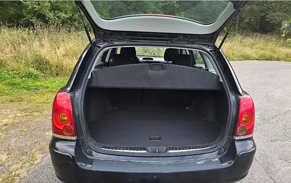Toyota Avensis 2004 photo 5