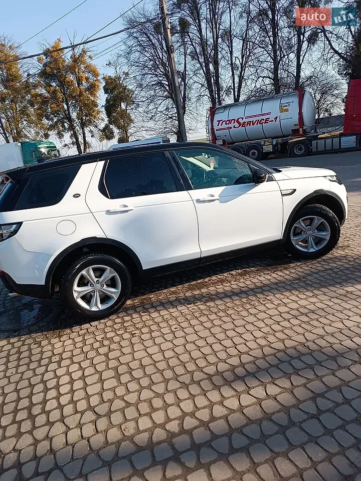 Land Rover Discovery Sport 2016 photo 2