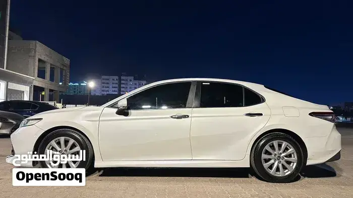 Toyota Camry 2018 photo 2