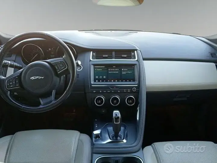 Jaguar E-Pace 2019 photo 4