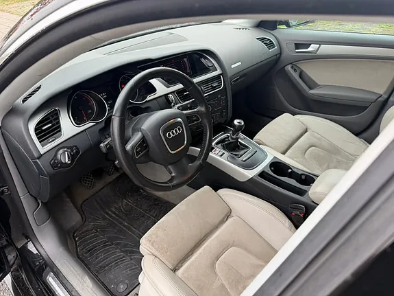Audi A5 2011 photo 2