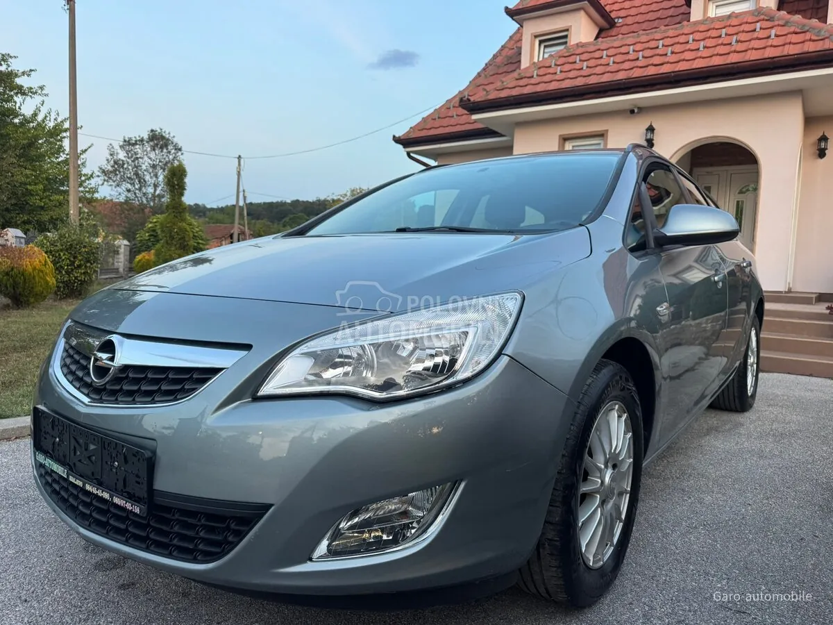 Opel Astra J 2011 photo 3