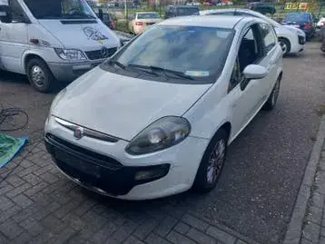 Fiat Punto 2011 photo 2
