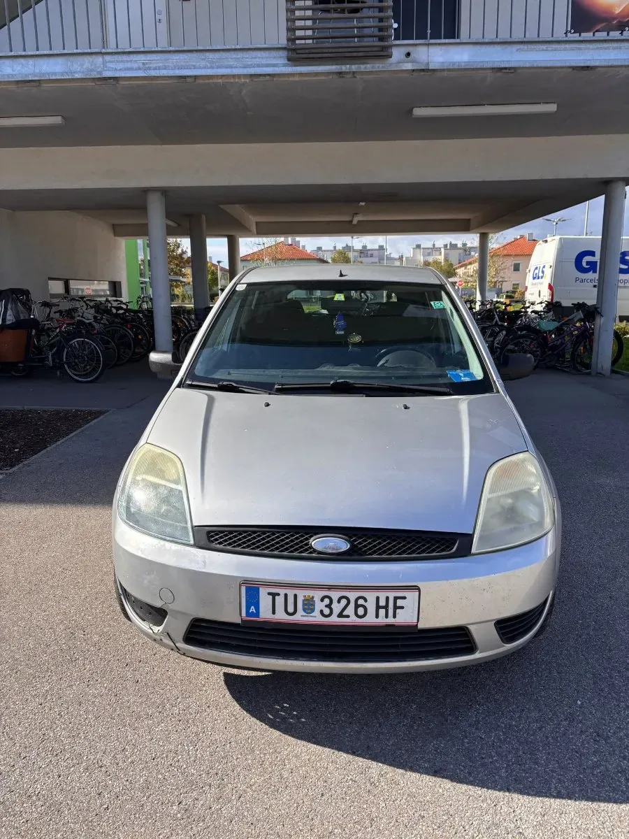 Ford Fiesta 2004 photo 2