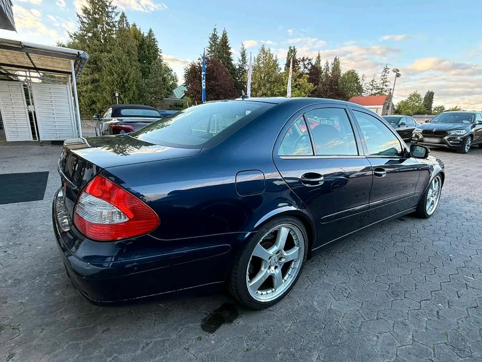 Mercedes-Benz E200