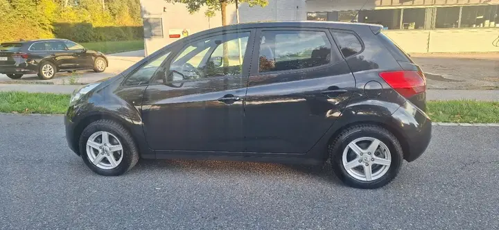 Kia Venga 2011 photo 3