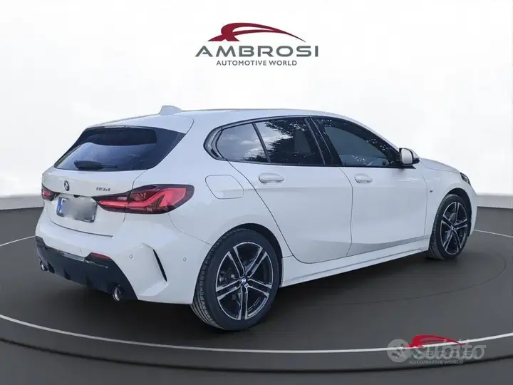 BMW 118 2024 photo 3