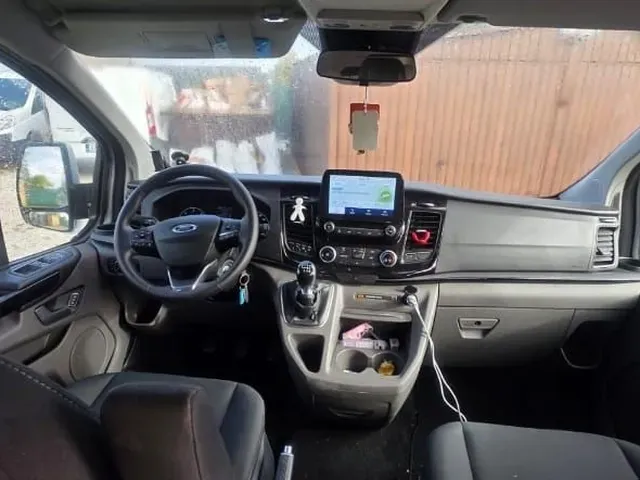 Ford Tourneo Custom 2023 photo 2