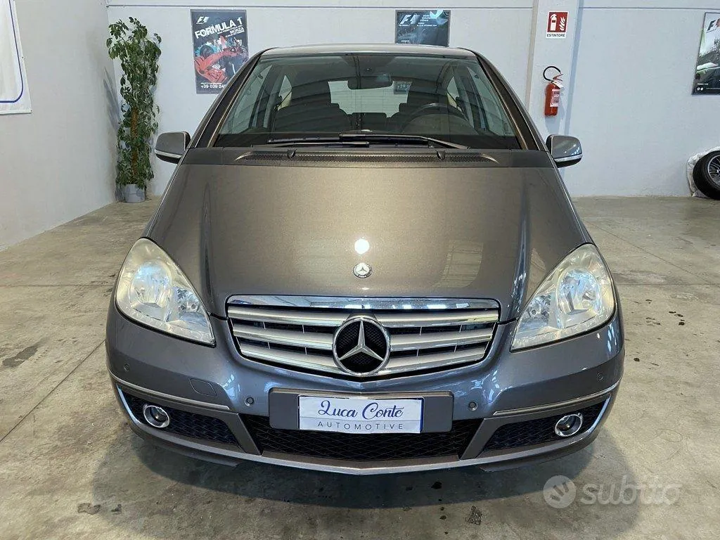 Mercedes-Benz A-Class 2010 photo 2