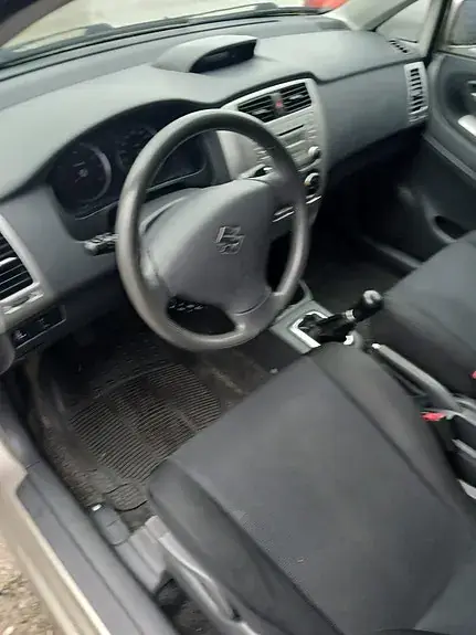 Suzuki Liana 2004 photo 2