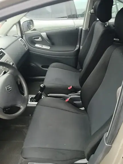 Suzuki Liana