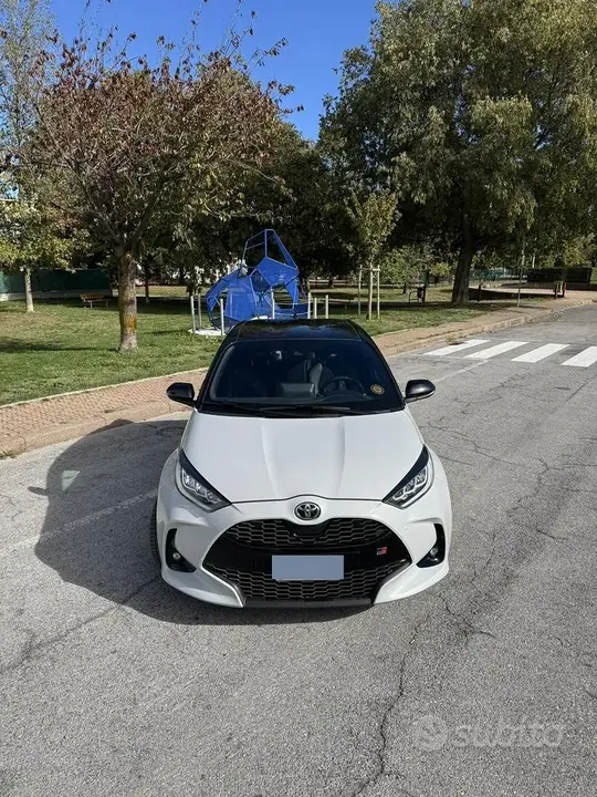 Toyota Yaris 2022 photo 2