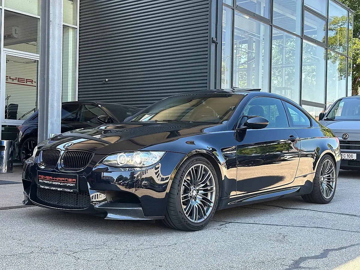 BMW M3 2010 photo 2