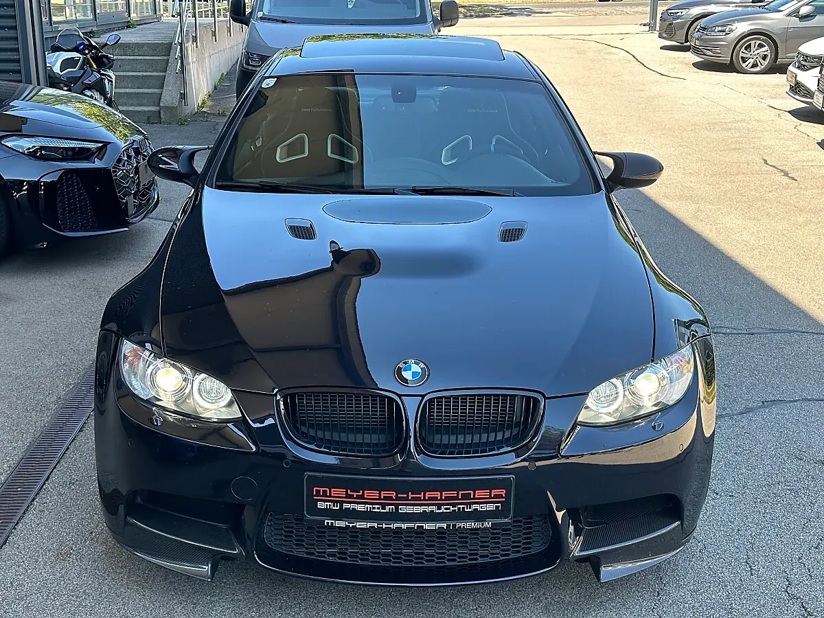 BMW M3 2010 photo 3