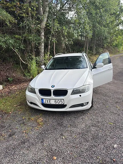 BMW 320I 2010 photo 3