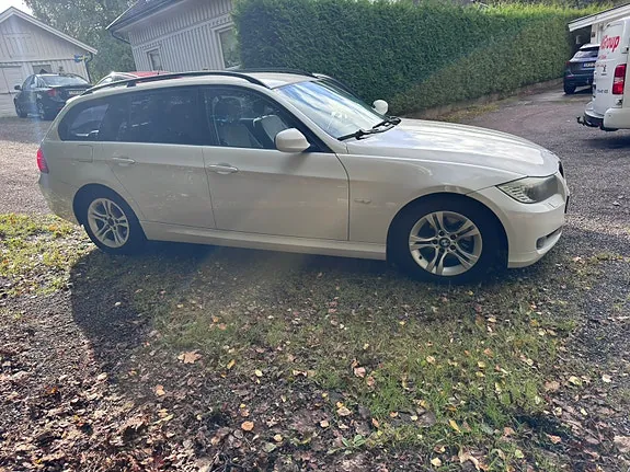 BMW 320I 2010 photo 2