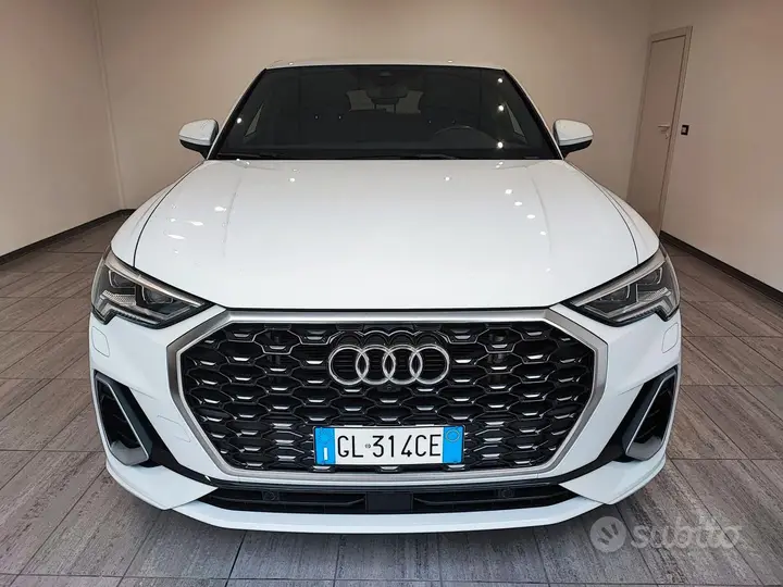 Audi Q3 2023 photo 2