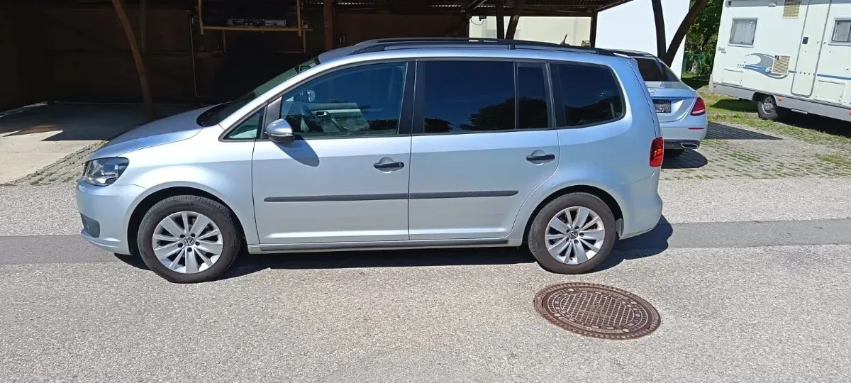 Volkswagen Touran 2015 photo 2