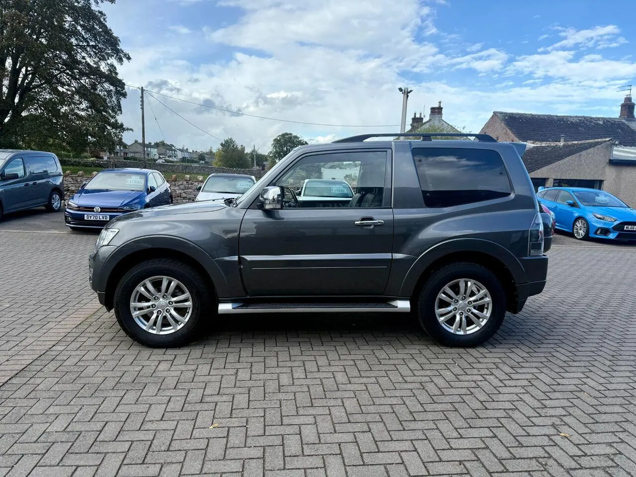Mitsubishi Shogun 2015 photo 5