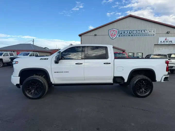 Chevrolet Silverado 3500Hd 2024 photo 4