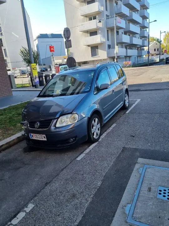 Volkswagen Touran 2004 photo 2