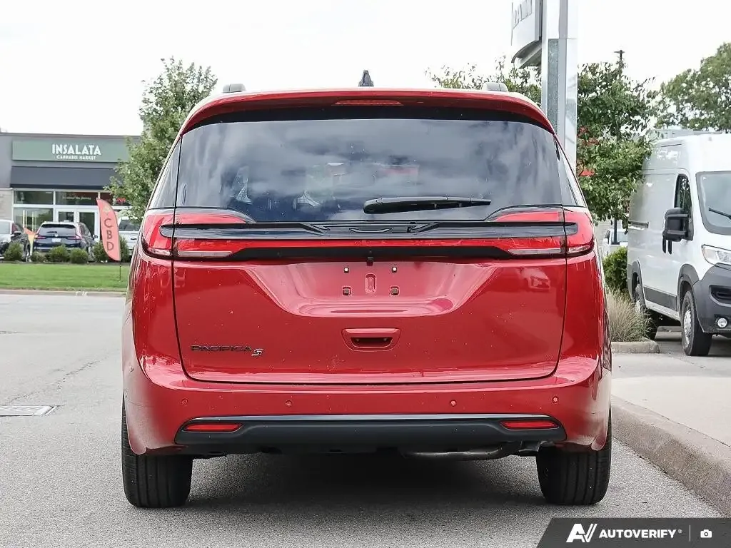 Chrysler Pacifica 2027 photo 5