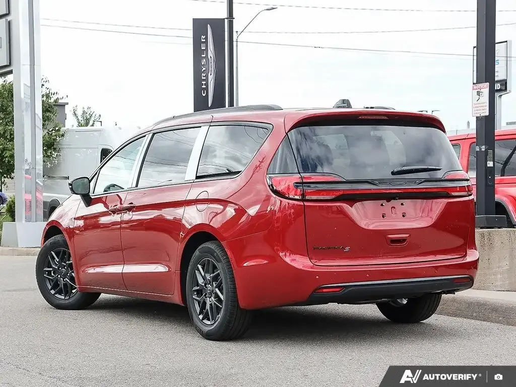 Chrysler Pacifica 2027 photo 4