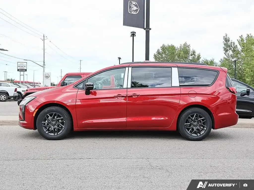 Chrysler Pacifica 2027 photo 3