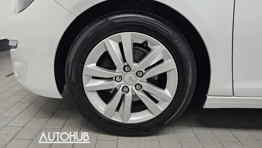 Peugeot 308 2015 photo 5