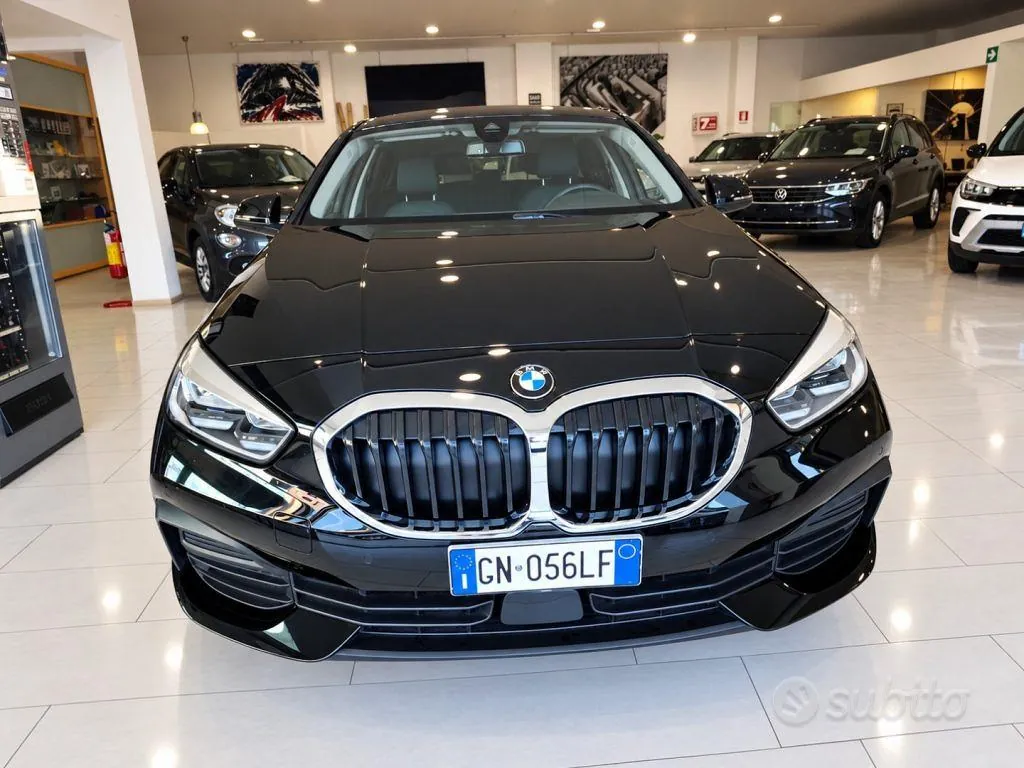 BMW 1 Series 2023 photo 2